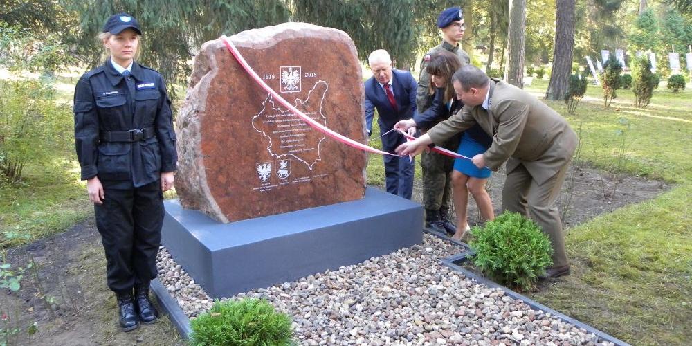 Odsłonięcie pomnika w Kaliskach. fot.sej