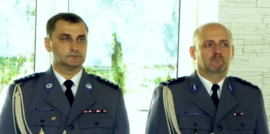 Dotychczasowego komendanta Mirosława Olszewskiego (pierwszy z lewej) zastąpi Andrzej Styrczula. (fot. sej)  - fot. 