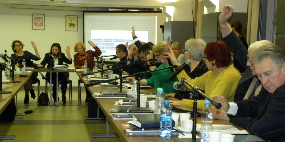 Radni głosują nad budżetem na 2019 rok.  fot. sej