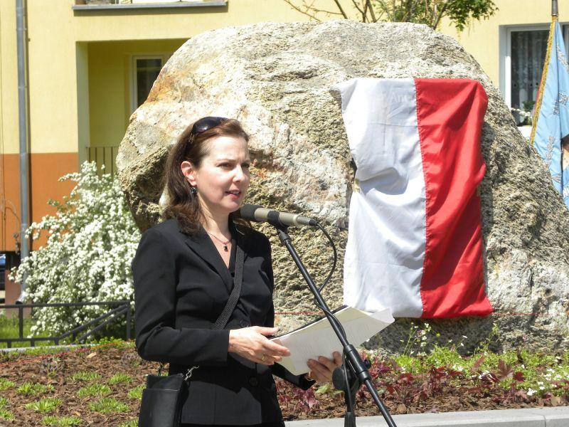 Córka Angela Rosenblata, Maria Luiza Rosenblat przy pomniku jej ojca, fot. Dariusz Kuziak - fot. 