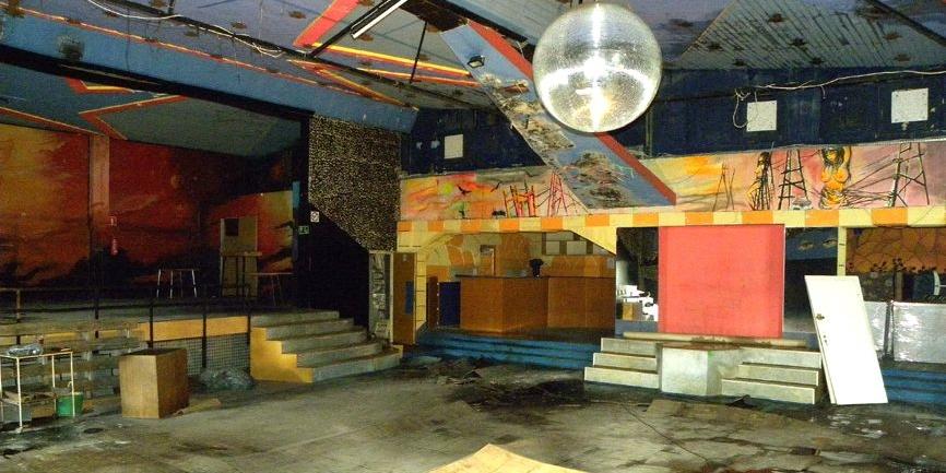 Tak wygląda sala, w której przed laty była dyskoteka.