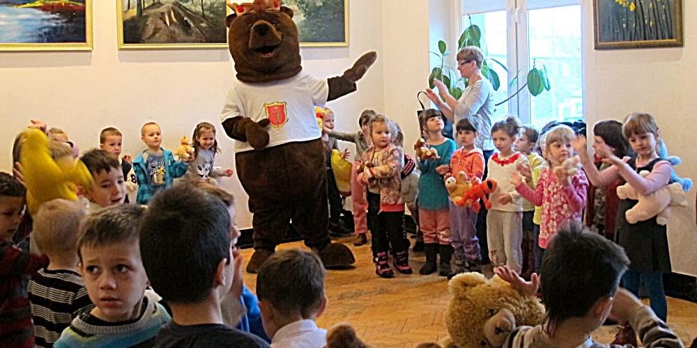 Podczas obchodów Dnia Pluszowego Misia w Łukowskim Ośrodku Kultury. Fot. PGL - fot. 
