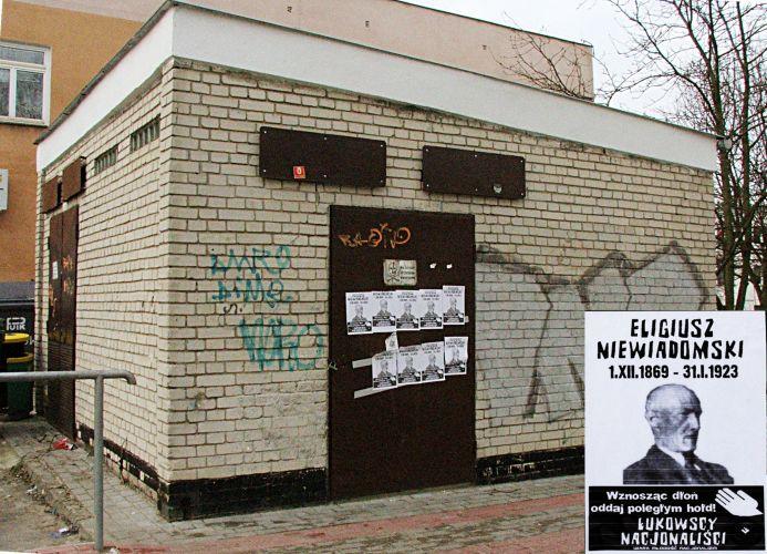 Miejsce z plakatami wzywającymi do „hajlowania”, wskazane nam przez naszego Czytelnika. Fot. PGL - fot. 
