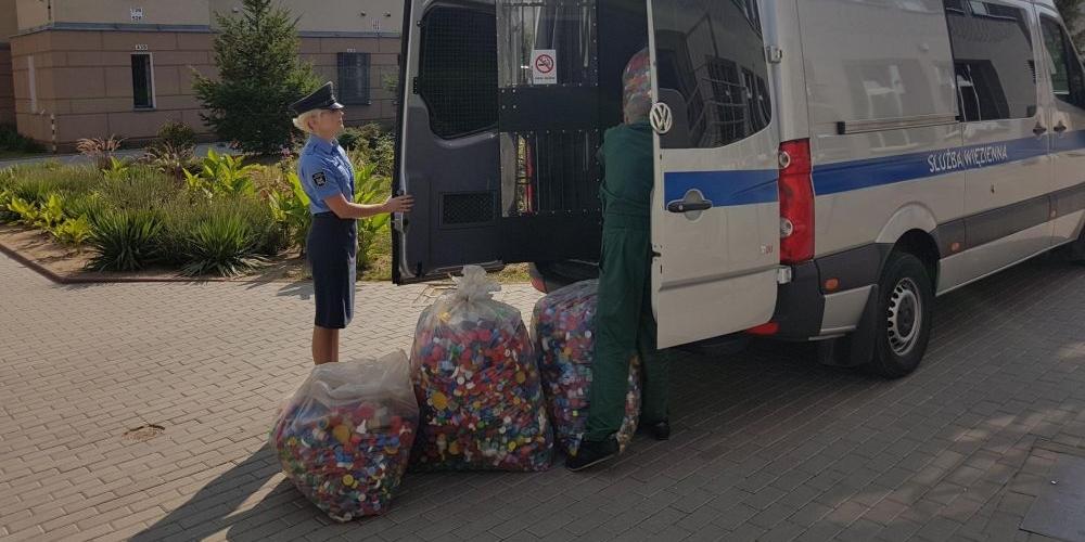 Kolorowe nakrętki za moment pojadą do lubelskiego hospicjum, fot. ppor. Zbigniew Śpiewak - fot. 