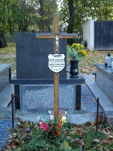 symboliczny grób Adolfa Gancwola Ganiewskiego i jego żony Emilii, fot. Ana - fot. 