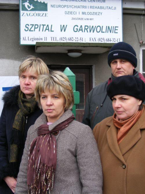Głodujący w szpitalu w Garwolinie: Robert Świtaj, 
Monika Paziewska, Agnieszka Wielgosz i Teresa Rodak. 
 - fot. 