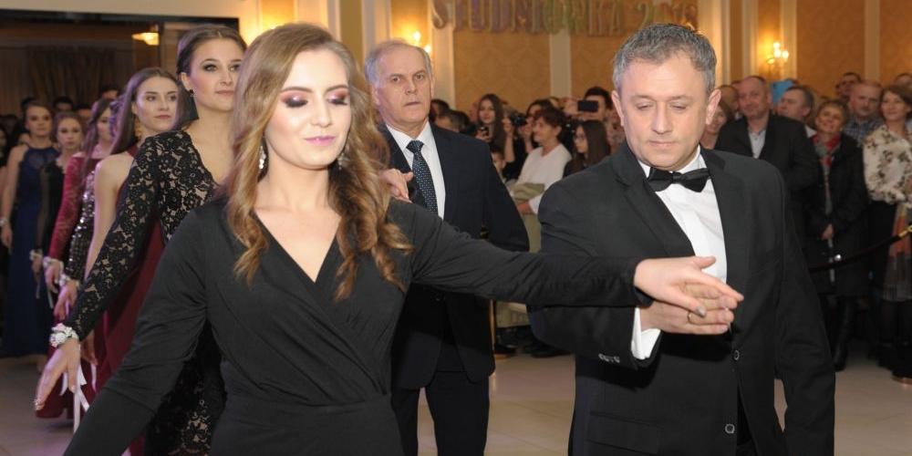 Poloneza zaczął dyrektor 
