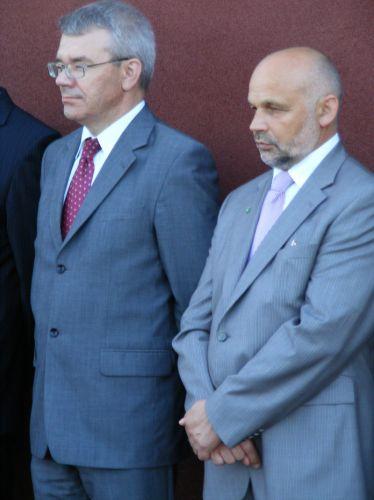 Taki widok, to żadna nowość: poseł, Bogusław Kowalski i burmistrz, Leonard Gula. - fot. 
