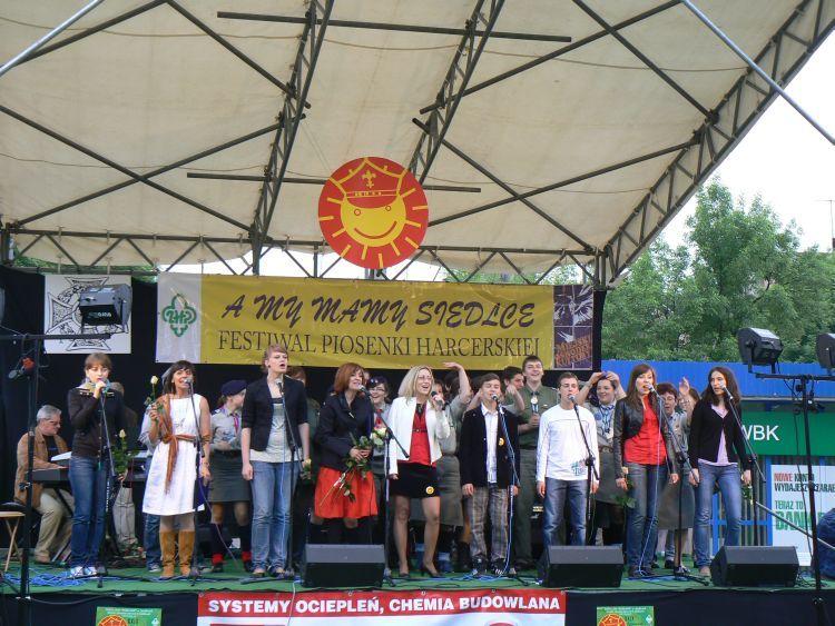 Festiwalowy „Wieczór wspomnień” połączył na scenie kilka pokoleń.
 - fot. 