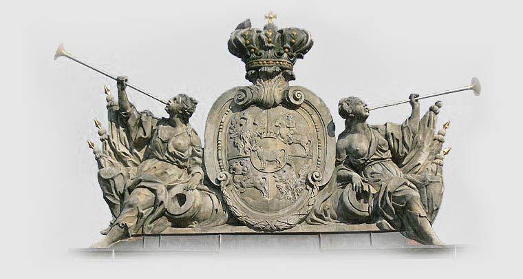 Herb Rzeczypospolitej z czasów stanisławowskich na poznańskim odwachu, na środkowym polu Ciołek, herb Poniatowskich, fot. Michał Kurc
 - fot. 