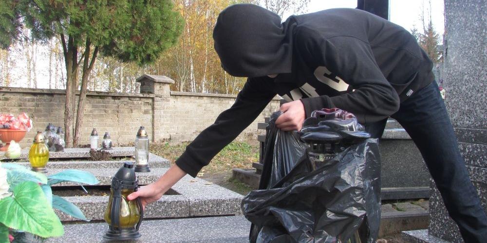 Cmentarne hieny uaktywniają swoja działalność przed Dniem Wszystkich Świętych... Fot. KW - fot. 