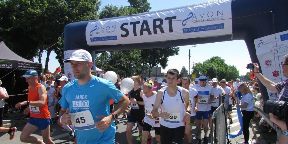 Zawodnicy wystartowali z mostu na rzece Wildze