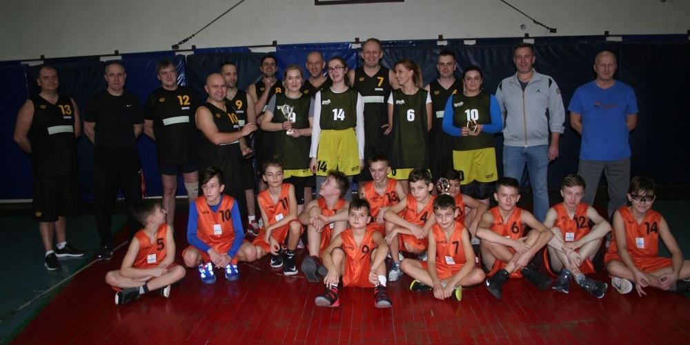Rodzice i dzieci  - fot. d