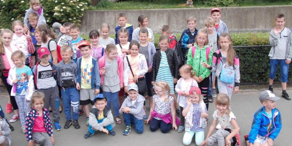 dzieci ze szkoły w Bujałach - fot. Opiekunowie SU