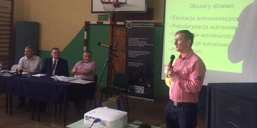 W Szkole Podstawowej nr 7 w Siedlcach spotkanie prezydenta Siedlec Wojciecha Kudelskiego z mieszkańcami.