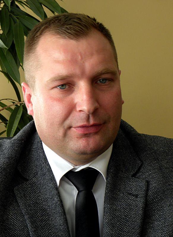 Krzysztof Kazana ma 32 lata. W wyborach wystartowali bardziej doświadczeni, ale to właśnie jemu mieszkańcy postanowili powierzyć funkcję wójta gminy. Fot. PGL - fot. 