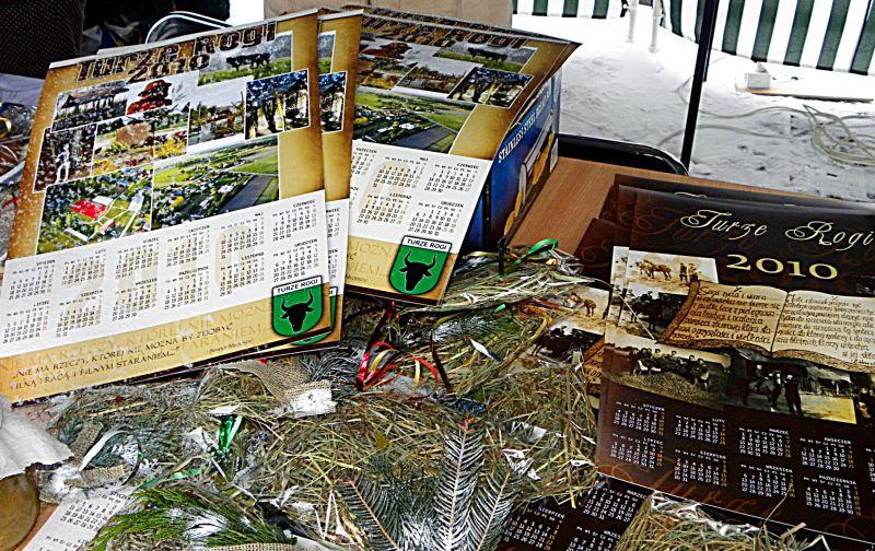 Kalendarze z Turzych Rogów były prezentowane podczas Jarmarku Bożonarodzeniowego w Łukowie. Fot. PGL - fot. 