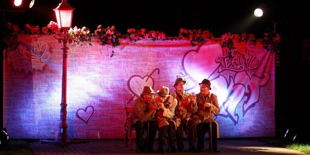 Scena ze spektaklu Teatru AKT, fot. materiały prasowe - fot. 