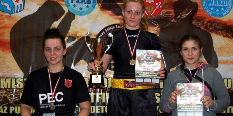 Trzy kickbokserki z medalami kat. do 70 kg - (od lewej) Agnieszka Osial, Marta Waliczek i Małgorzata Nowak. Fot. Z. Pawlikowski - fot. 