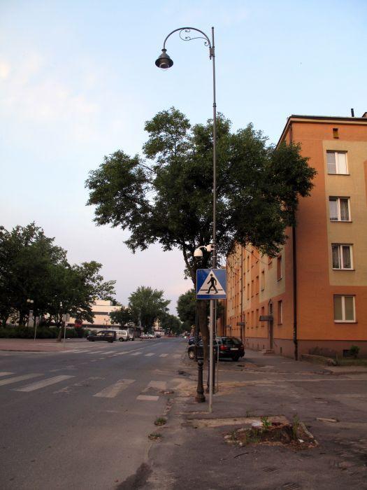 Nowe latarnie są już na całej ulicy, kamery - na rogu ulic Kilińskiego i Pułaskiego oraz tuż przy przejściu dla pieszych vis-à-vis magistratu... fot. Ana - fot. 