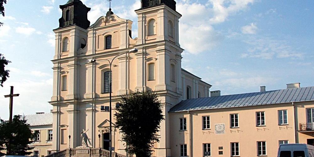 Łukowska kolegiata pw. Przemienienia Pańskiego. Projektował ją królewski architekt Antonio Solari, który na swym koncie ma także kościół św. Stanisława w Siedlcach, kościół św. Jana Bożego w Warszawie i in, 