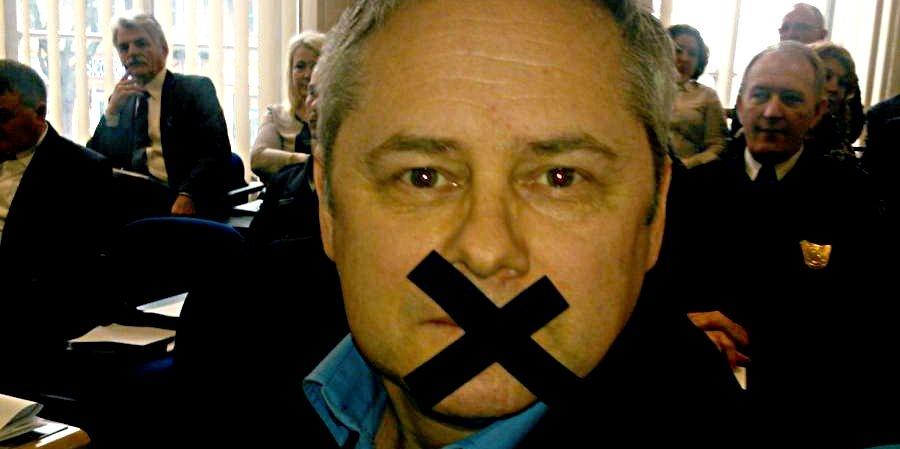 M. Kordecki protestuje przeciwko zmianom proponowanym przez przewodniczącego Rady Miasta. Fot. MZ - fot. 