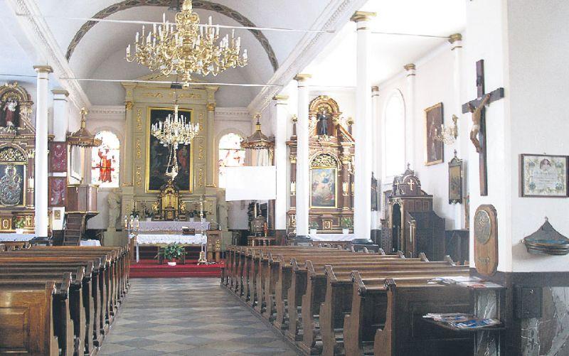 Wnętrze zabytkowego kościoła w Sarnakach. fot. M. C. - fot. 