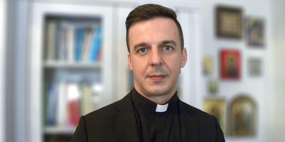 Ks. dr Jacek Rosa, prezbiter Diecezji Siedleckiej, bioetyk. Prowadzi badania nad zagadnieniami bioetycznymi w perspektywie personalizmu chrześcijańskiego. Jest wykładowcą w Wyższej Szkole im. Bogdana Jańskiego w Warszawie oraz w Collegium Mazovia Innowacy