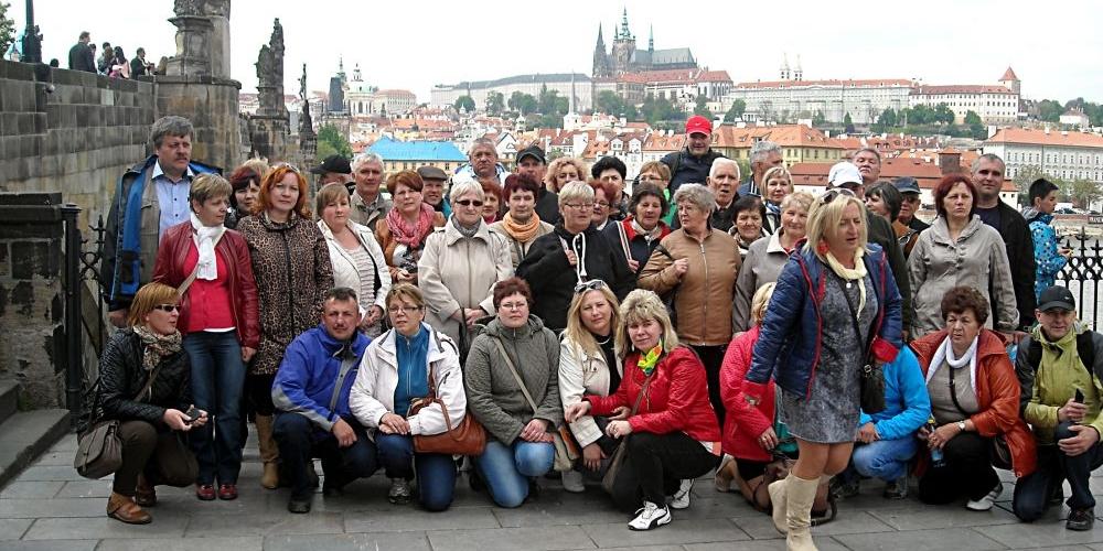 „Kumpele” z Gręzówki na wycieczce w czeskiej Pradze. Fot. Arch. KGW „Kumpele” - fot. 