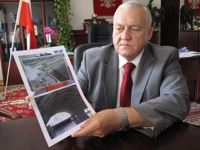 Burmistrz ma plany hali, ale na budowę nie ma pieniędzy. - fot. 