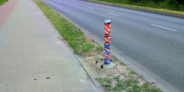 Coraz więcej latarni przy siedleckich drogach to takie smutne pomniki dawnych kraks. Czemu nikt ich nie wymienia? Fot. SedEf - fot. 