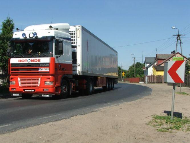 Zakręt przy kościele to dobre miejsce na radar - podpowiadają mieszkańcy. - fot. 