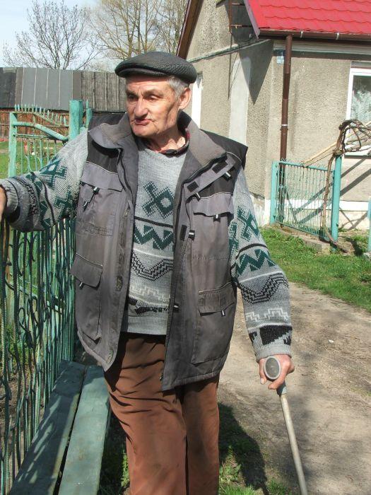 Lucjan Strus to dziś starszy mężczyzna, ale o księdzu Brzósce potrafi opowiadać godzinami.
 - fot. 