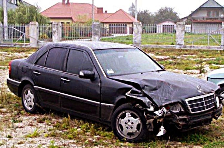 Tym Mercedesem 24-letni mieszkaniec Łukowa brawurowo uciekał przed policją. Samochód prowadził bez wymaganych uprawnień. Fot. Arch. KPP Łuków - fot. 