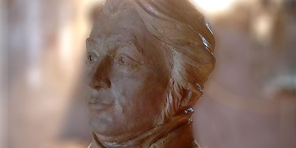 Już wkrótce przed szkołą stanie pomnik-ławeczka z wizerunkiem patrona Adama Mickiewicza. - fot. d