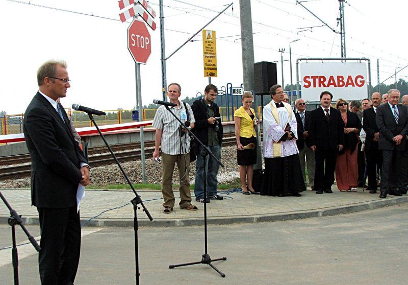 Paweł Antonik, prezes Strabag Polska, składa raport o zakończeniu modernizacji odcinka magistrali E20 na odcinku z Łukowa do Międzyrzeca Podlaskiego. Fot. PGL - fot. 