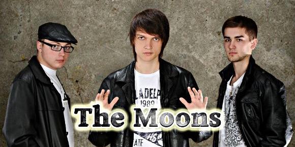 „The Moons” jeszcze w składzie z lata tego roku. Na zdjęciu od lewej: Michał Abramek, Kacper Michale i Dariusz Krzęcio. Obecnie gra z nimi także Piotr Wiśniewski i Dmytro Patukh. Fot. Arch. The Moons - fot. 