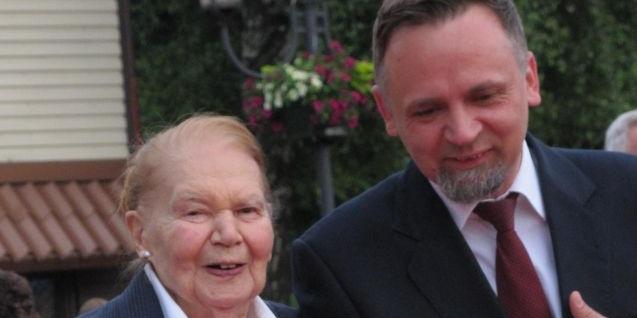 Julia Hartwig i Marcin Jakubowski burmistrz Mińska Mazowieckiego (fot. Bono) - fot. 