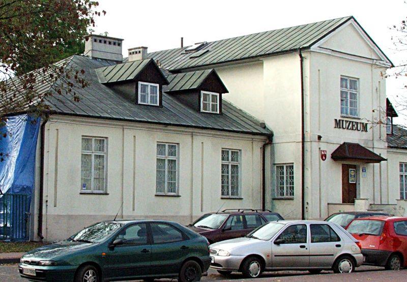 Gmach Muzeum Regionalnego w Łukowie. Widok sprzed remontu. Fot. PGL - fot. 