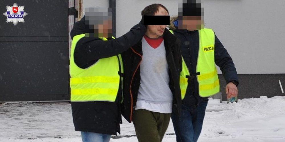 Podejrzany o dokonanie napadu w czasie doprowadzenia do łukowskiej Prokuratury Rejonowej. Fot. Arch. KPP w Łukowie - fot. Arch. KPP w Łukowie