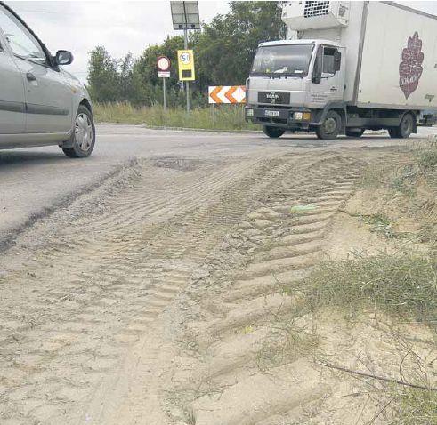 To niby-rondo jest bardzo niebezpieczne. (fot. J. Mazurek) - fot. 