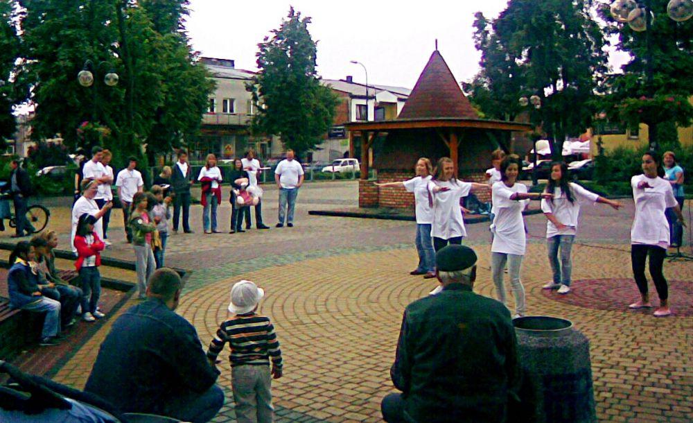 Protestanci z Norwegii tańcem i śpiewem chrześcijańskich utworów zachęcali do wiary w dobrego Jezusa. Fot. tel. kom. PGL - fot. 