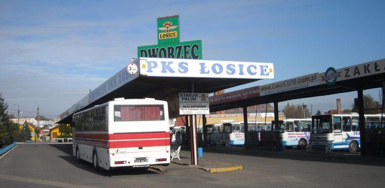 Czy z łosickiej zajezdni autobusowej zniknie szyld „PKS Łosice”  
i pojawi się nowy – prywatnego przedsiębiorcy?
 - fot. 