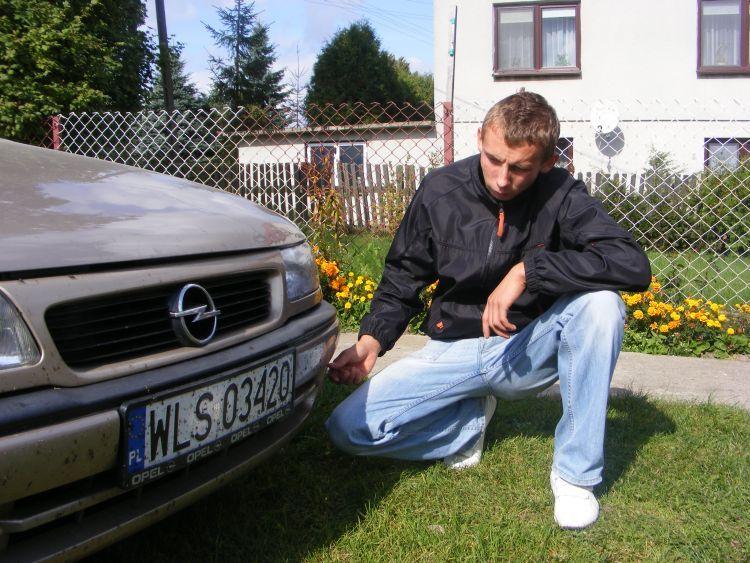 Sąd w Wołominie skazał zaocznie Huberta Radzikowskiego 
za udział w kolizji drogowej, w której nie uczestniczył. - fot. 