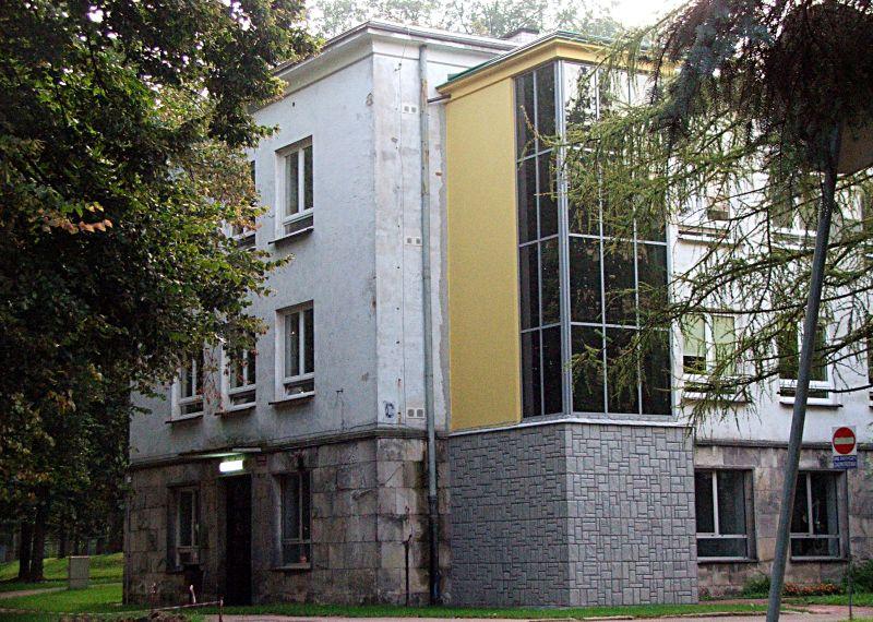 W budynku tym przed kilkunastoma laty Oddział dla Przewlekle Chorych zastąpił zlikwidowany Oddział Gruźliczy i Chorób Płuc. Teraz jest tu lokowany Oddział Rehabilitacyjny. Fot. PGL - fot. 