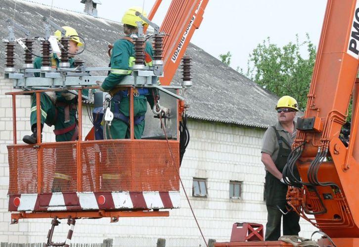 Montaż nowego rozłącznika w Radzikowie Stopkach. - fot. 