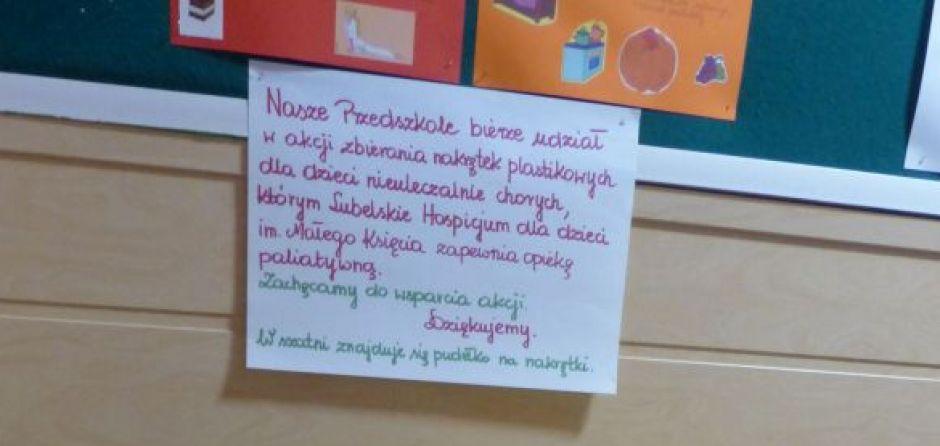 Kolejny żółty worek, napełniony nakrętkami przez 11 Krasnoludków, ich rodziców, dziadków oraz panie, opiekujące się nimi w przedszkolu, fot. Ana