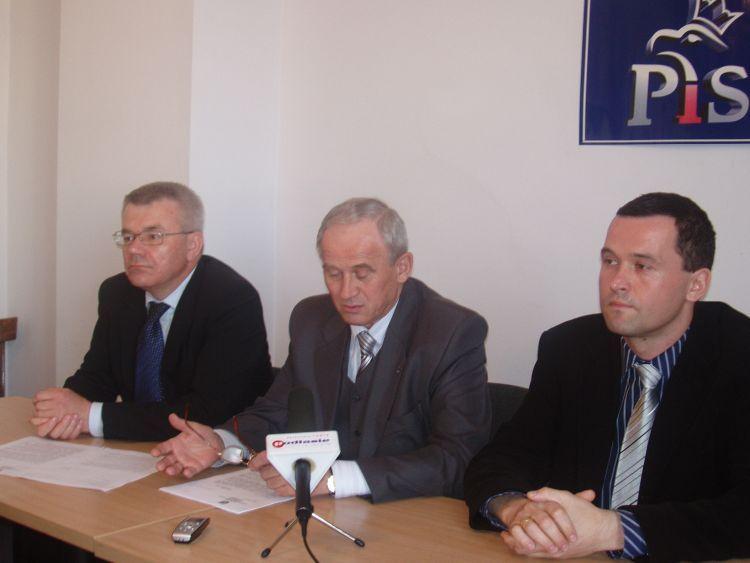 Od lewej: Bogusław Kowalski, Krzysztof Tchórzewski 
i Karol Tchórzewski.
 - fot. 