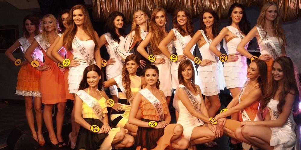 Żaneta (piąta z prawej z numerem 15) w gronie półfinalistek Miss Polonia 2012 (fot. A. Krawczun) - fot. 