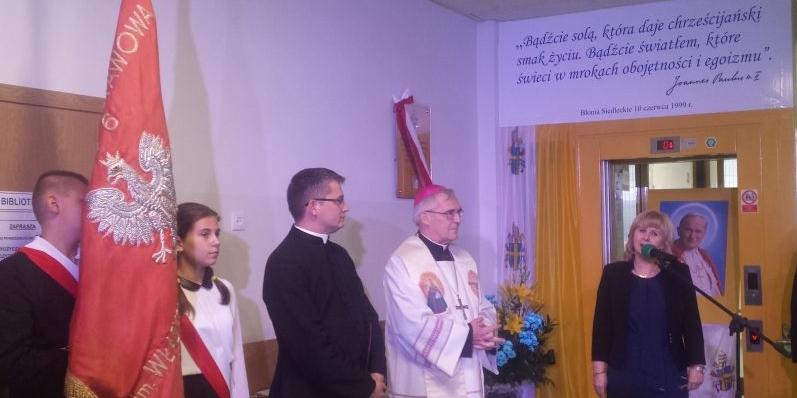 Tuż przed odsłonięciem pamiątkowej tablicy. 